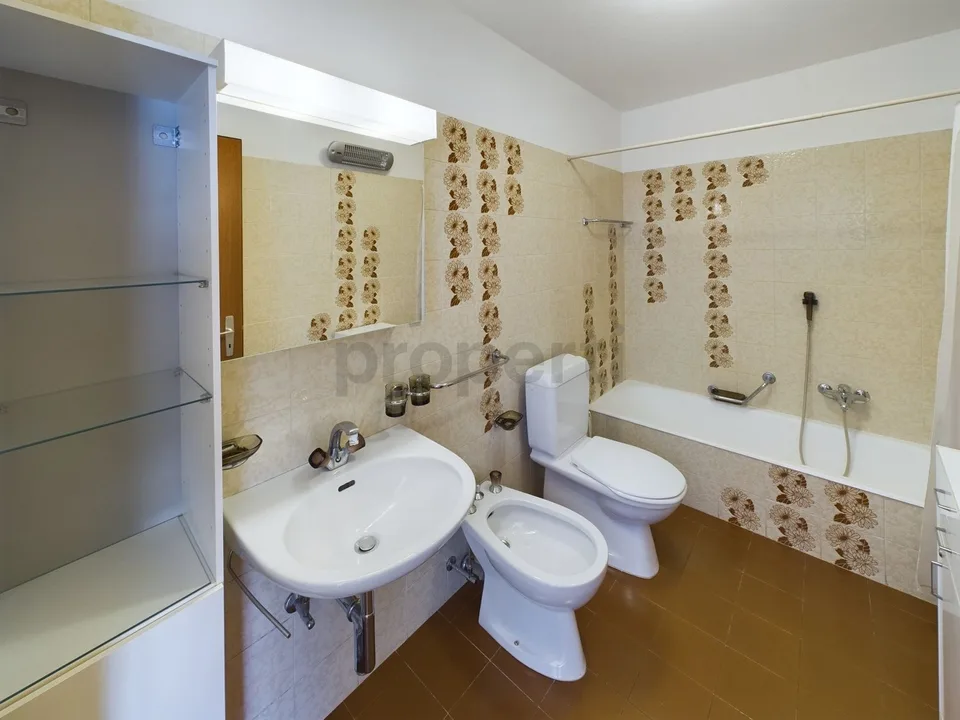 OCCASION - GRAND APPARTEMENT 2.5 PIÈCES DANS UN EMPLACEMENT STRATÉGIQUE À MENDRISIO