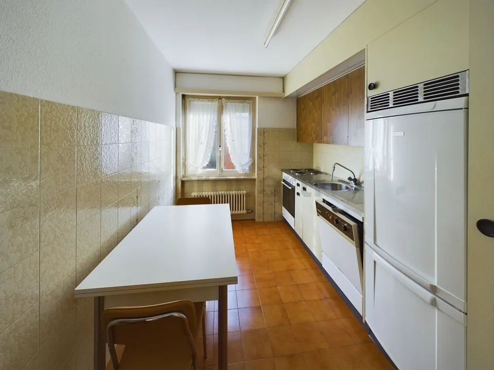 OCCASION - GRAND APPARTEMENT 2.5 PIÈCES DANS UN EMPLACEMENT STRATÉGIQUE À MENDRISIO