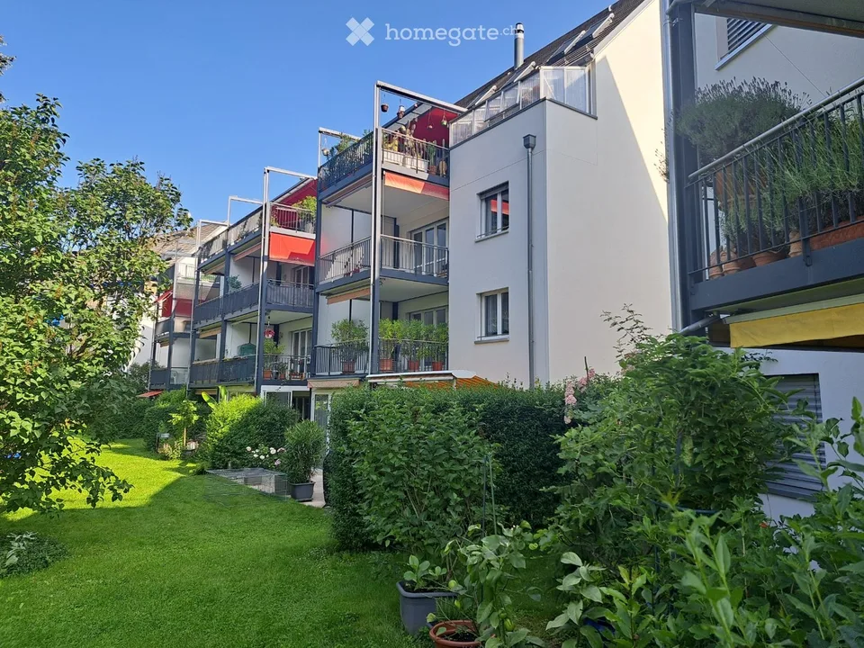 Sonnige Eigentumswohnung mit 2 Balkonen und EHP in Winterthur-Hegi