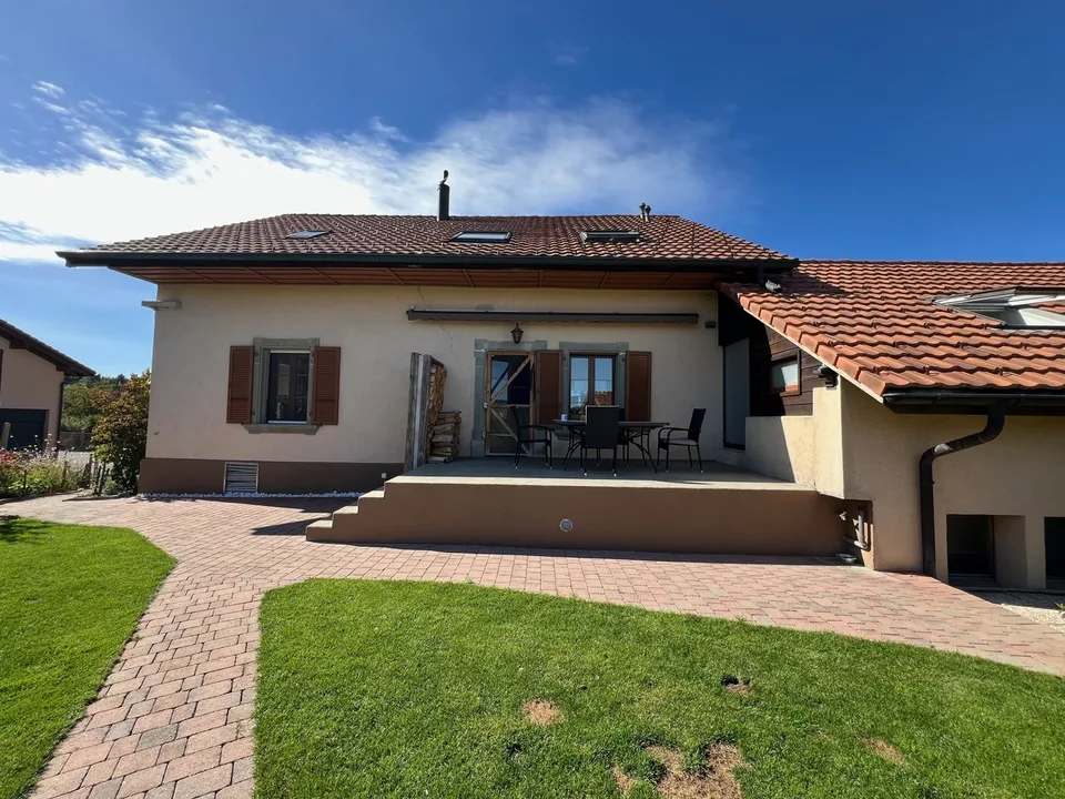 Villa with 6.5 rooms, large garden, pool,...