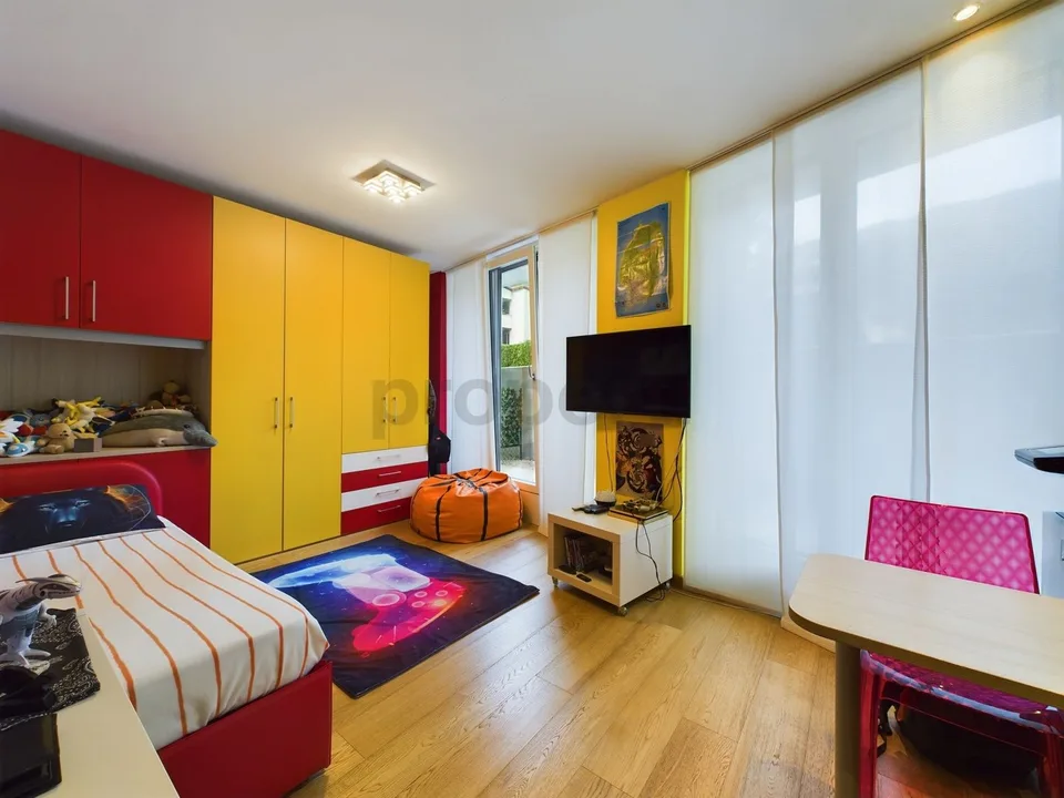 Appartamento 4.5  in bellissima posizione sul lago, PT con grande giardino / 4.5 Zimmer Wohnung in schöner Seelage, EG mit grossem Garten