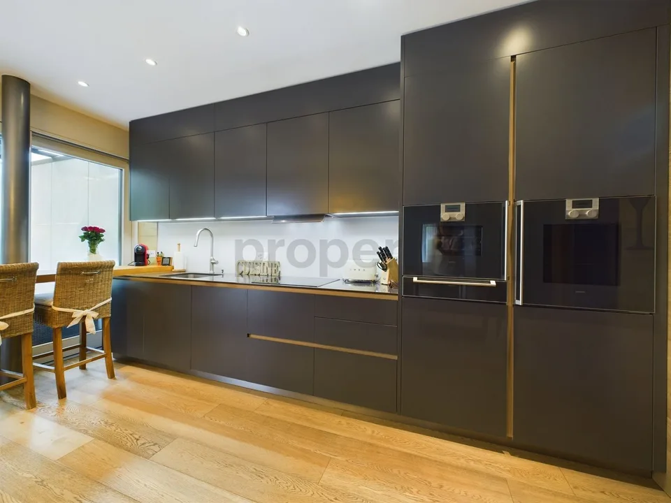 Appartamento 4.5  in bellissima posizione sul lago, PT con grande giardino / 4.5 Zimmer Wohnung in schöner Seelage, EG mit grossem Garten