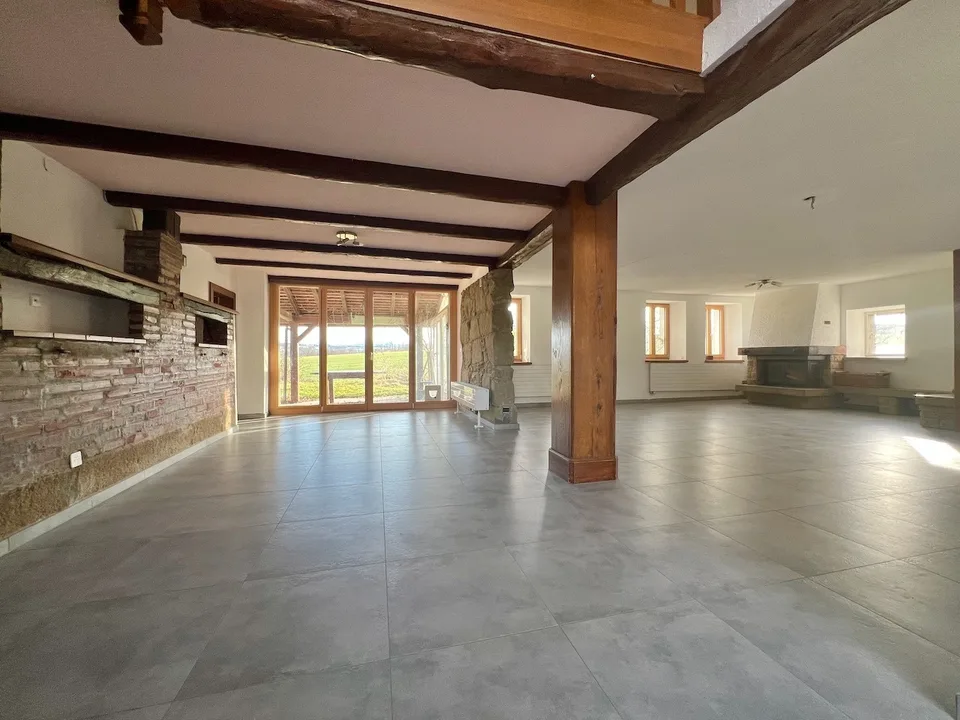 Ferme transformée en 2 spacieux appartements