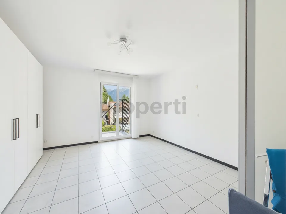 Geräumige 4.5-Zimmer-Wohnung im Herzen von Castione - Strategische Lage und optimale Ausrichtung