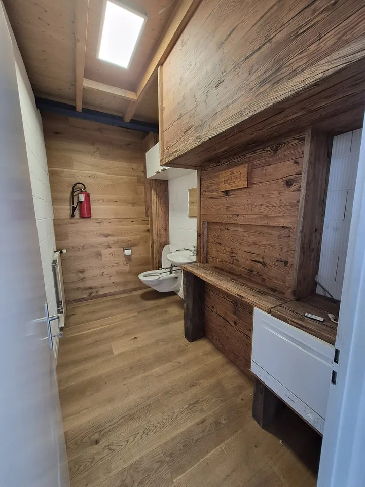 Versatile commercial unit