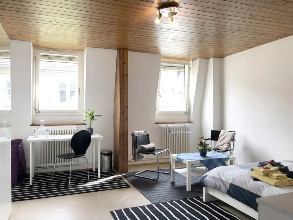 Extra grosses, möbliertes WG-Zimmer nahe Rhein - Top Lage!