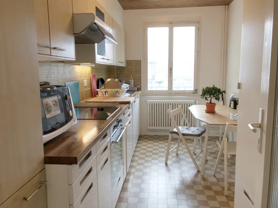 Extra grosses, möbliertes WG-Zimmer nahe Rhein - Top Lage!