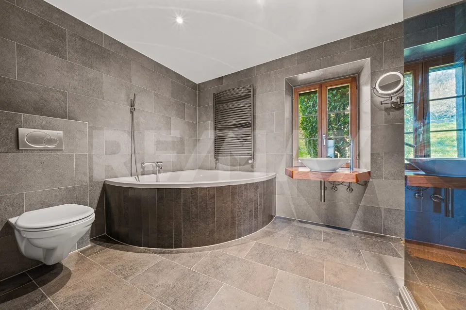 Haus mit Charakter zwischen Weinbergen und See, nahe Nyon