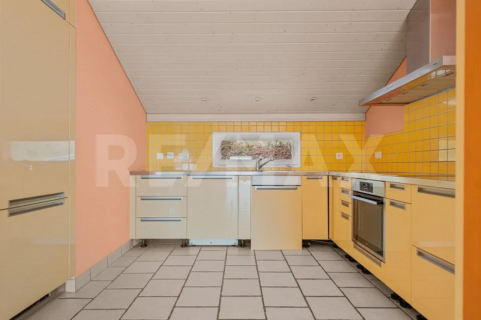 Für Renovationsliebhaber: Familienhaus mit Seeblick