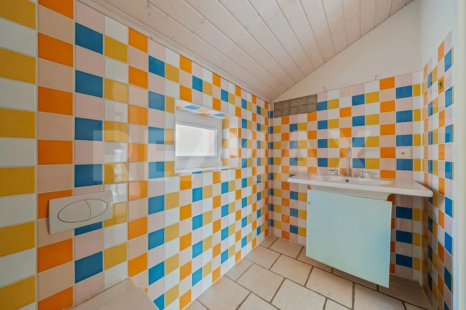 Für Renovationsliebhaber: Familienhaus mit Seeblick