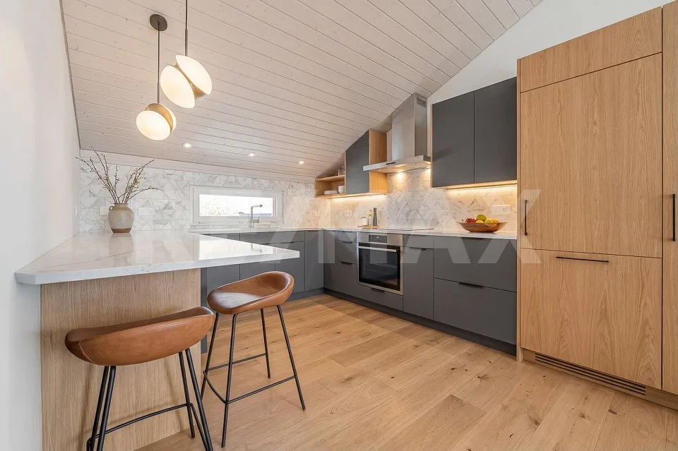 Für Renovationsliebhaber: Familienhaus mit Seeblick