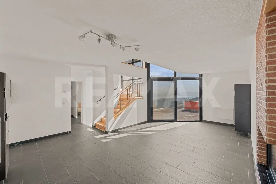 Für Renovationsliebhaber: Familienhaus mit Seeblick