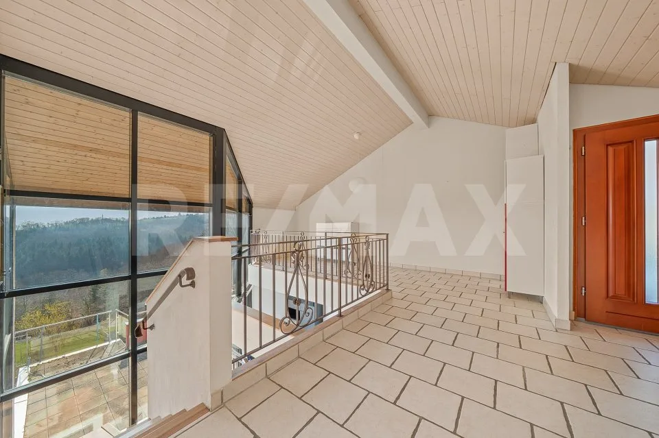 Für Renovationsliebhaber: Familienhaus mit Seeblick