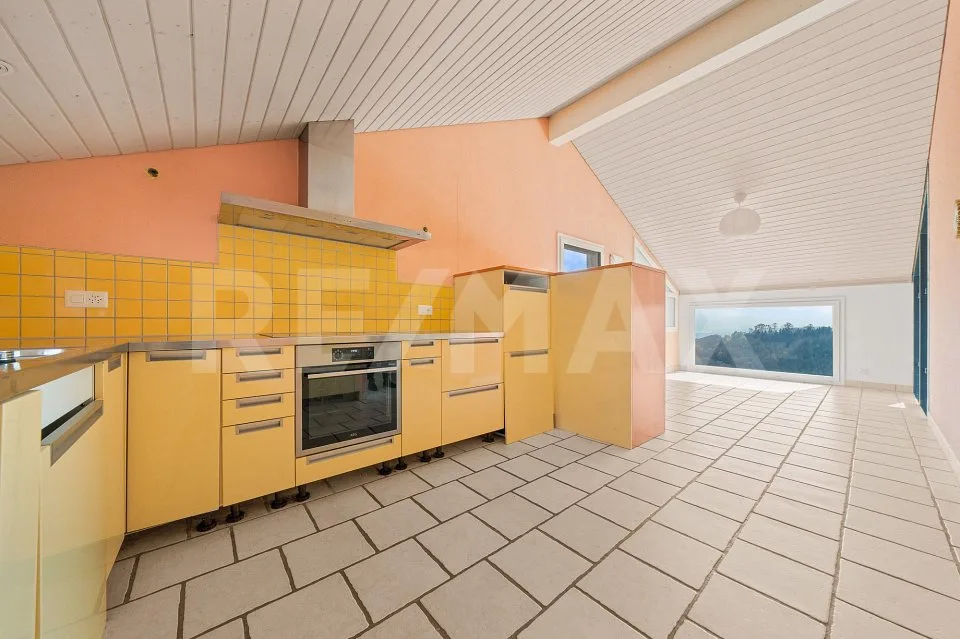 Für Renovationsliebhaber: Familienhaus mit Seeblick