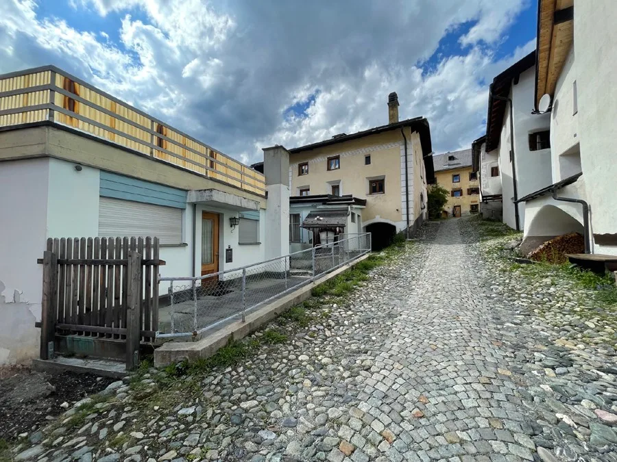 Renovierungsobjekte mit Terrasse im malerischen Scuol