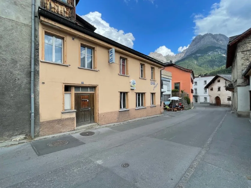 Renovierungsobjekte mit Terrasse im malerischen Scuol
