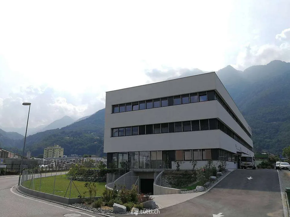 Moderne Gewerbefläche von 232 m² in Giubiasco zu vermieten