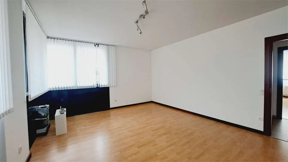 Mietbarer Gewerberaum in Pambio Noranco, unterteilarbar