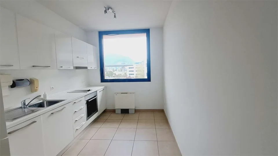 Mietbarer Gewerberaum in Pambio Noranco, unterteilarbar