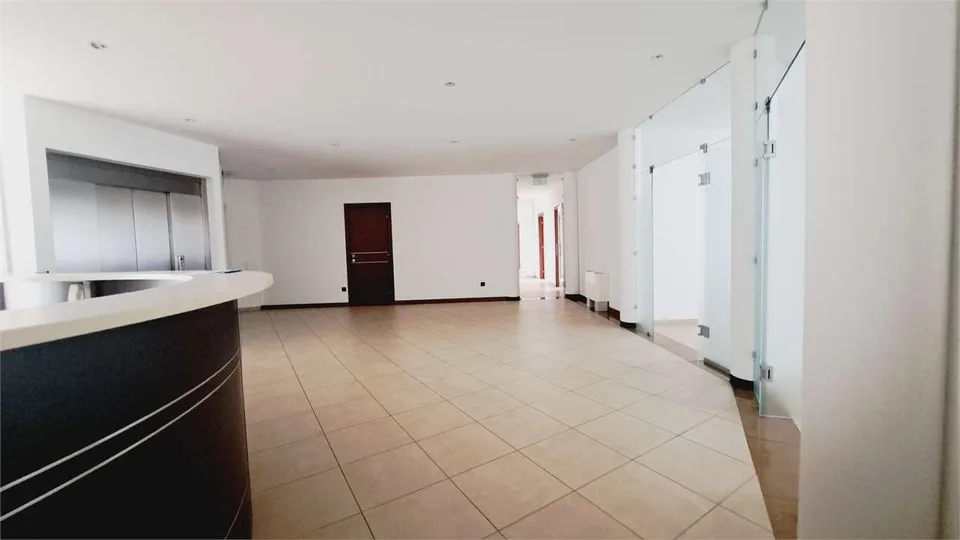 Mietbarer Gewerberaum in Pambio Noranco, unterteilarbar