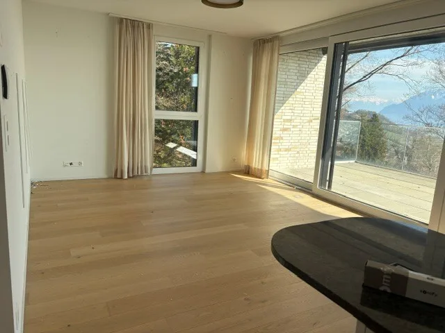 Bello appartamento di 3.5 locali con bella vista lago e montagne