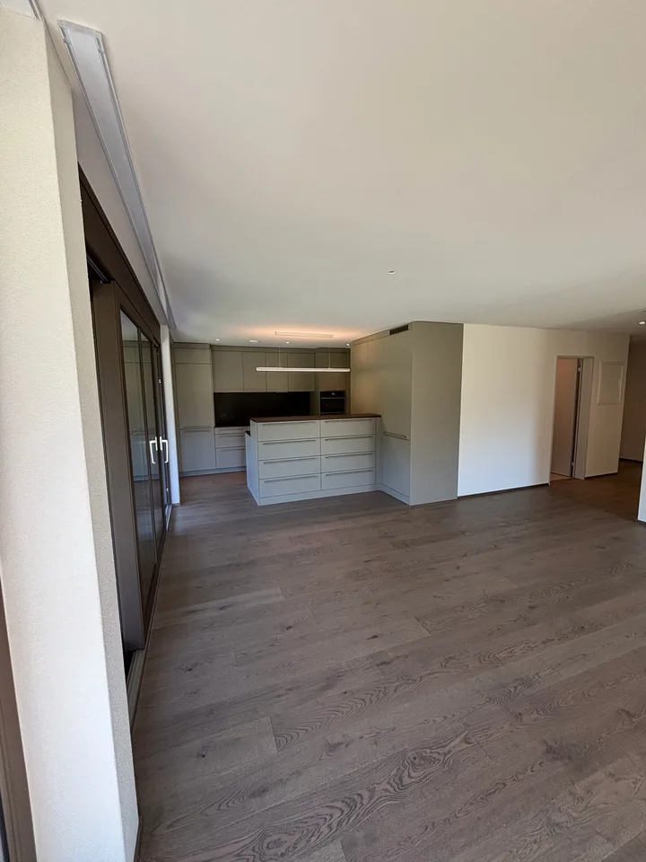 Grosse 3.5 Zimmer-Wohnung mit zwei Balkonen Nähe Türlersee