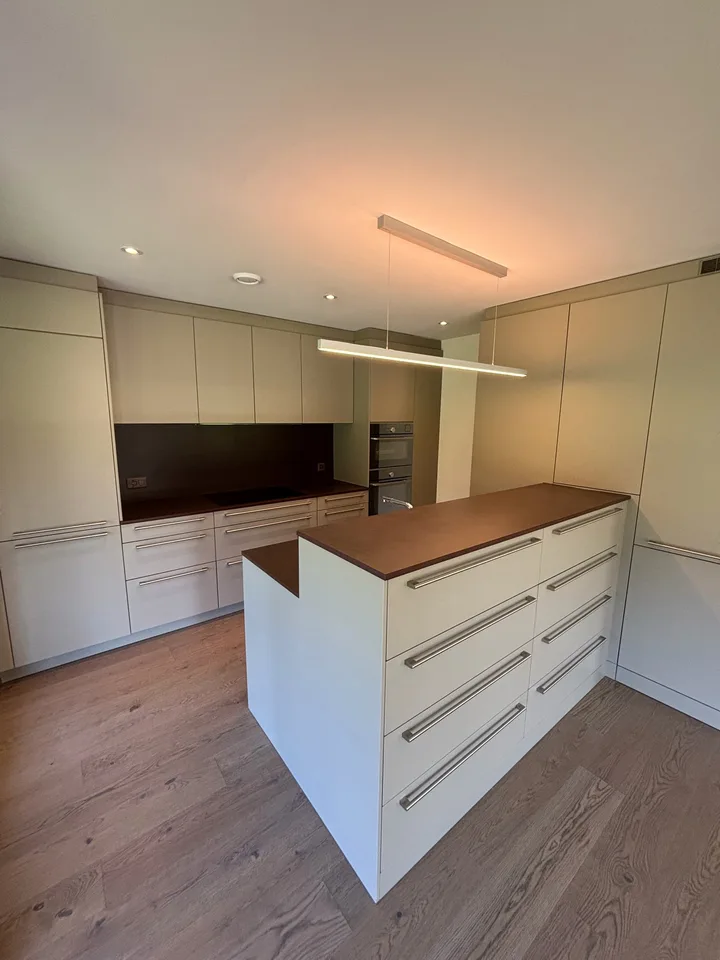 Grosse 3.5 Zimmer-Wohnung mit zwei Balkonen Nähe Türlersee