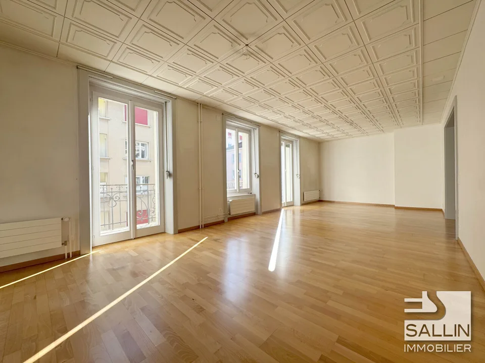 GERÄUMIGES 3½-ZIMMER-WOHNUNG MIT BALKONEN IN RENOVIERUNG