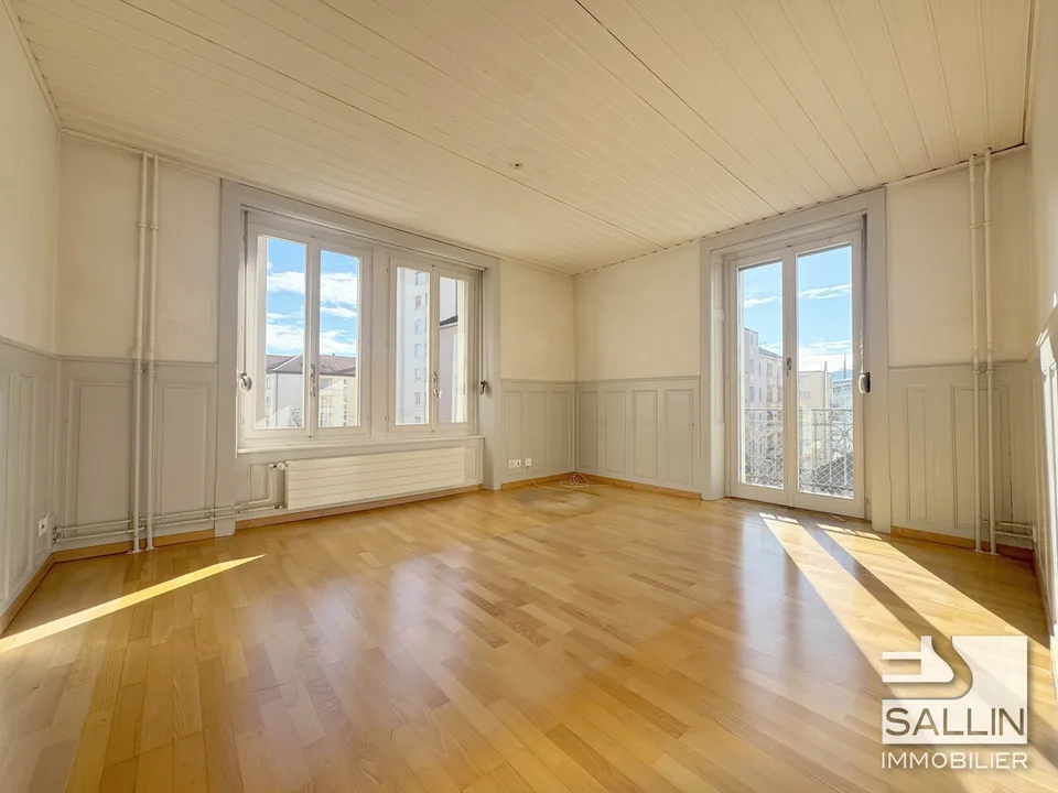GERÄUMIGES 3½-ZIMMER-WOHNUNG MIT BALKONEN IN RENOVIERUNG