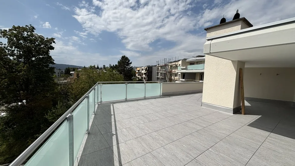 5 1/2-ZIMMER-ATTIKAWOHNUNG;  NEU RENOVIERT