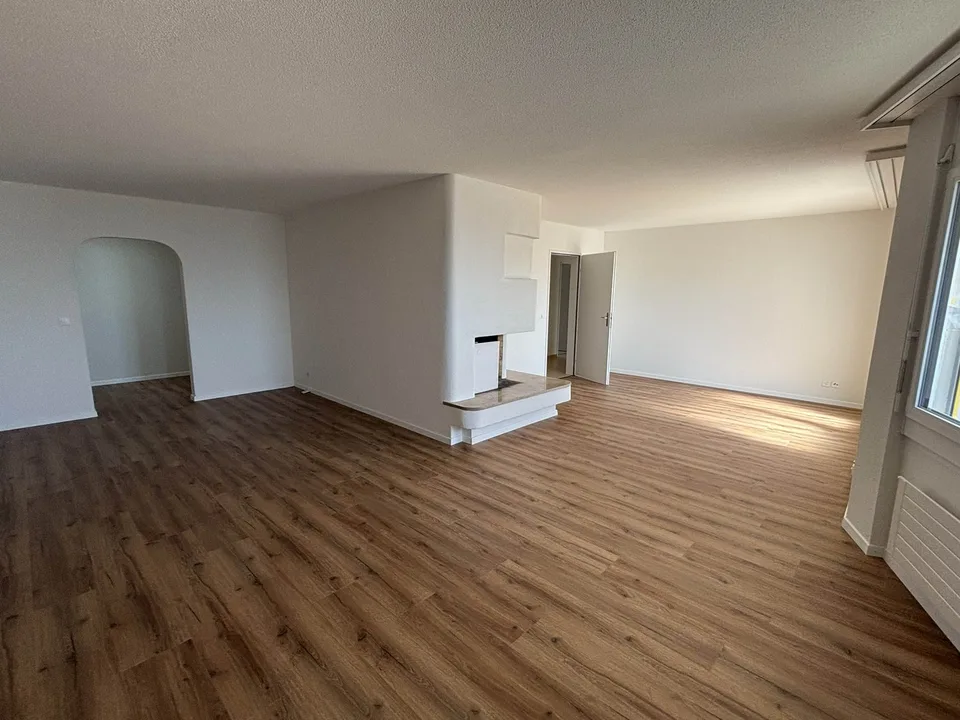 5 1/2-ZIMMER-ATTIKAWOHNUNG;  NEU RENOVIERT