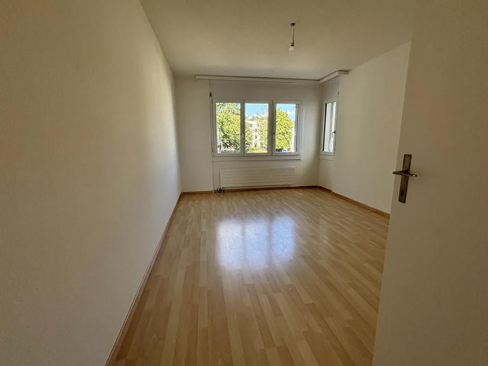 5 1/2-ZIMMER-ATTIKAWOHNUNG;  NEU RENOVIERT