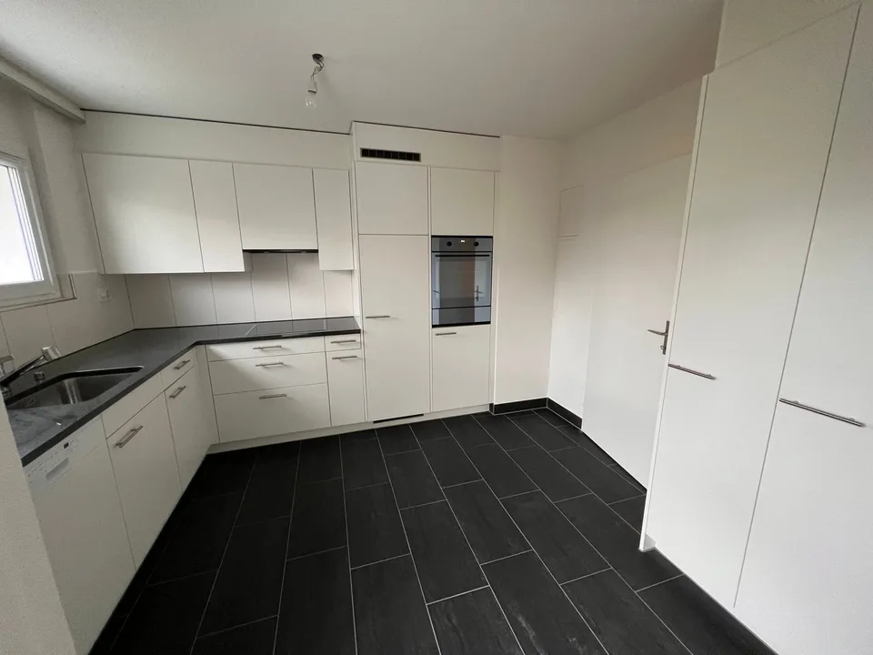 5 1/2-ZIMMER-ATTIKAWOHNUNG;  NEU RENOVIERT