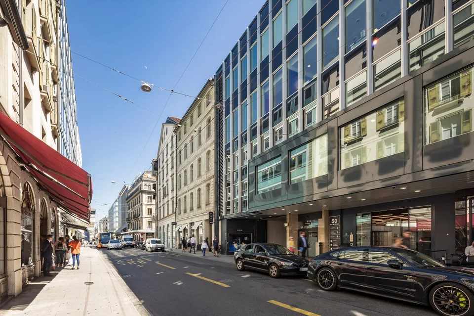 Places de parkings à louer - Rue du Rhône 50