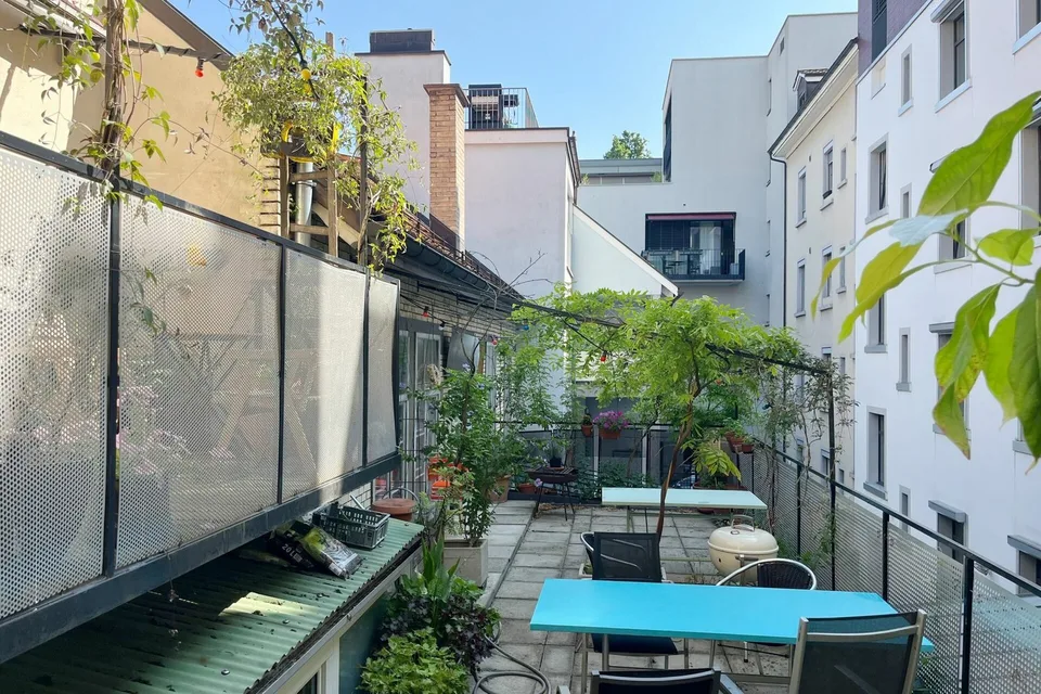 Appartement et locaux commerciaux centralement situés dans le district 5