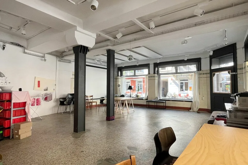 Appartement et locaux commerciaux centralement situés dans le district 5