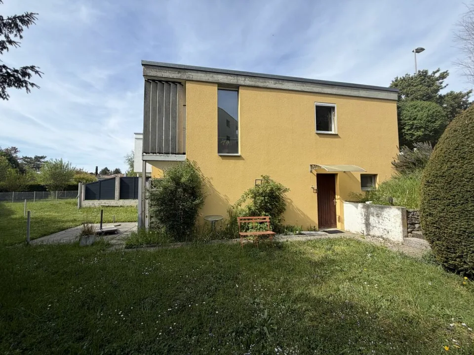 Wohnung mit 5,5 Zimmern - Doppelgarage - Großer Garten