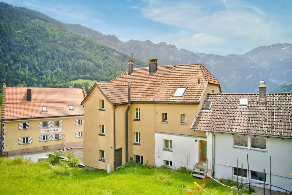 Das Raumwunder im Taminatal: 9-Zimmer Haus mit viel Potenzial
