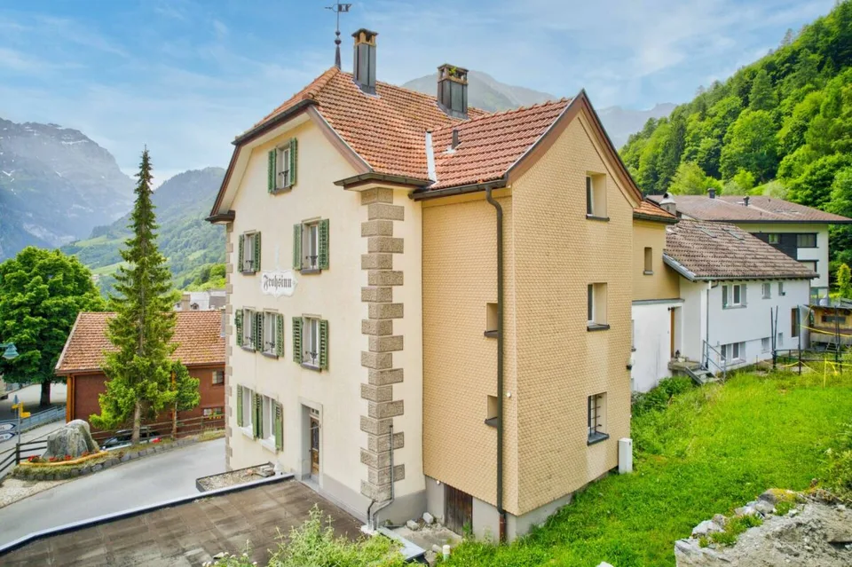 Das Raumwunder im Taminatal: 9-Zimmer Haus mit viel Potenzial