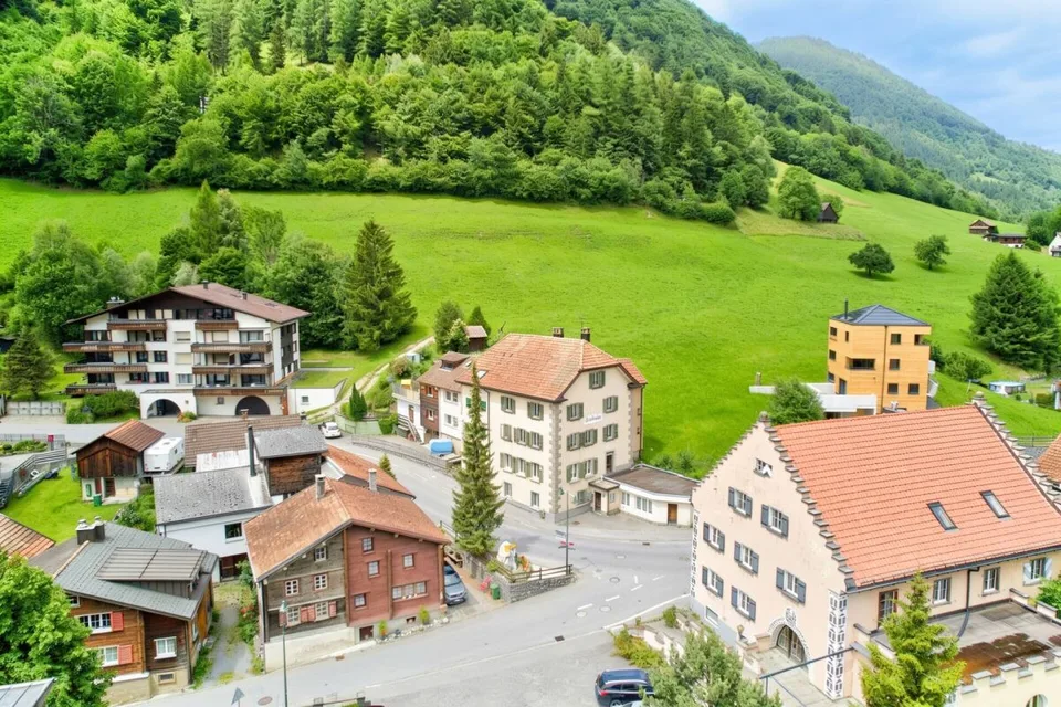 Das Raumwunder im Taminatal: 9-Zimmer Haus mit viel Potenzial