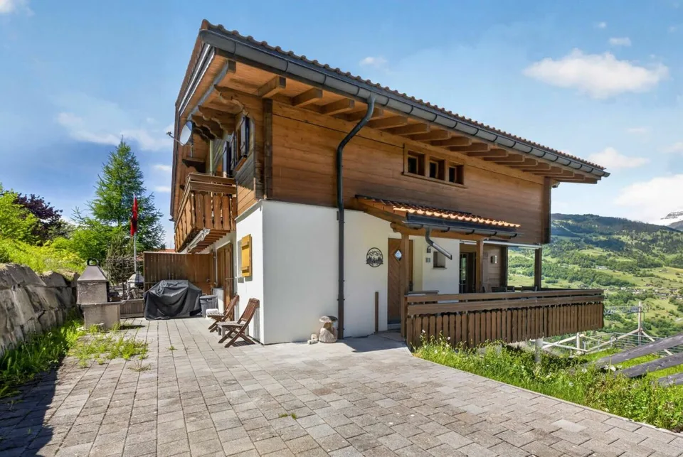 Appartement de vacances 4.5 pièces au cœur de la zone de ski et de randonnée Grüsch-Danusa