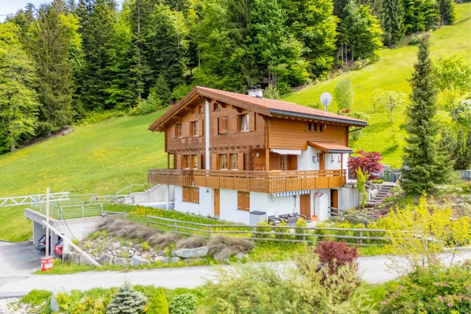 Appartement de vacances 4.5 pièces au cœur de la zone de ski et de randonnée Grüsch-Danusa