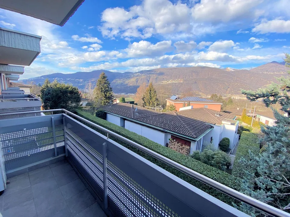 Luminoso appartamento di 3.5 locali con balcone a Vezia