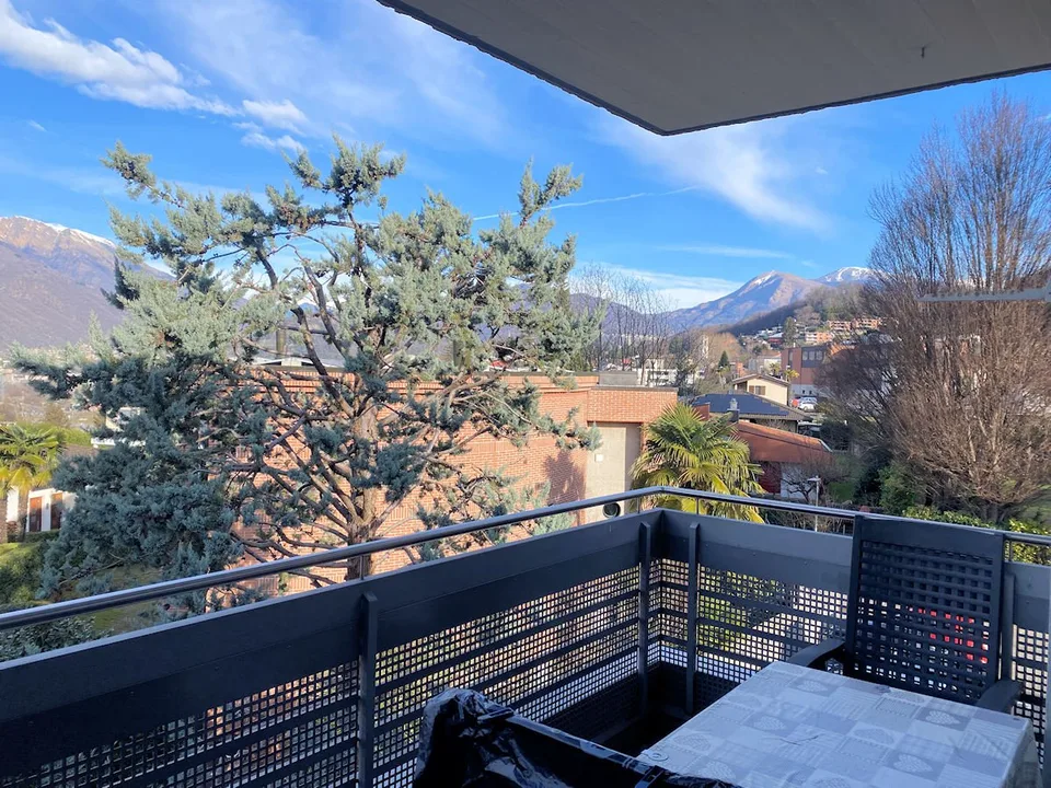 Luminoso appartamento di 3.5 locali con balcone a Vezia