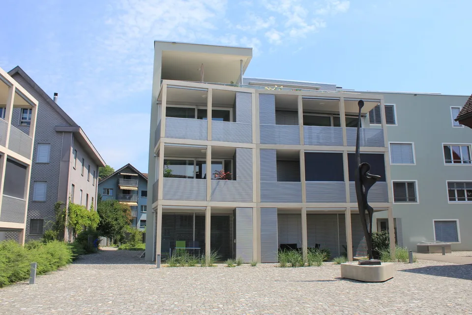 Helle 3.5-Attikawohnung mit grosser Terrasse