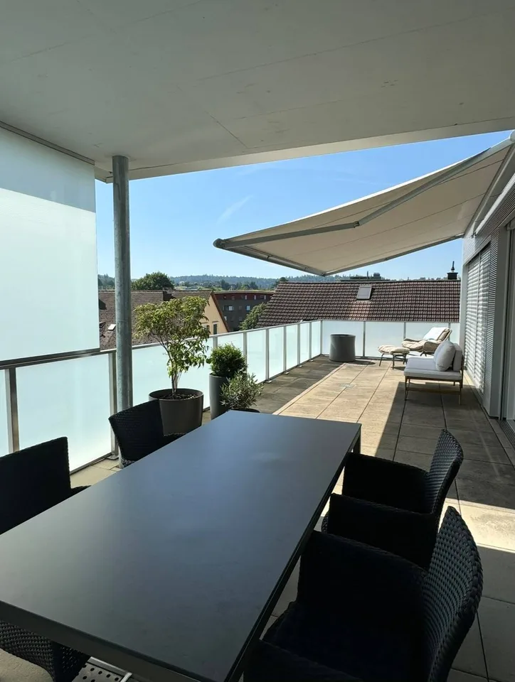 Appartamento mansardato di 3,5 locali luminoso con grande terrazza