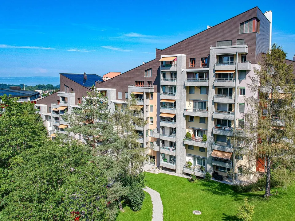Grosszügige 3½-Zimmerwohnung mit Balkon und modernem Ausbaustandard