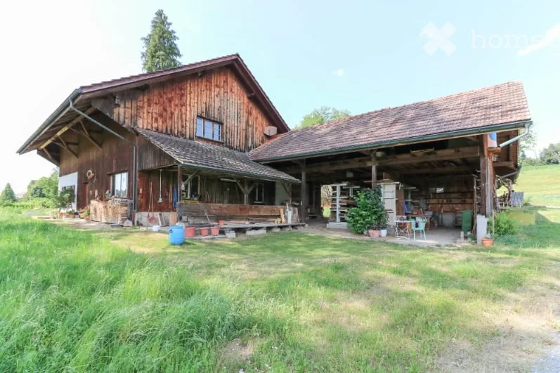 Casa colonica con dependance e fabbricato accessorio a Ottikon, comune di Gossau