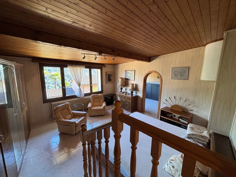 Casa indipendente con terrazzo, vista aperta e piccolo giardino