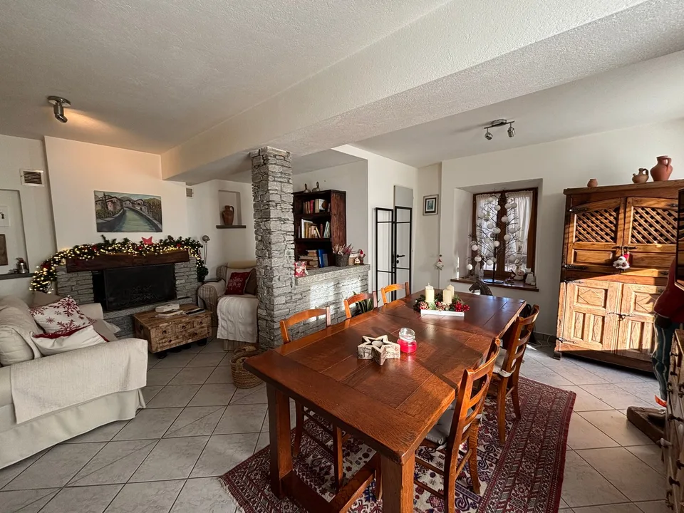 Splendida casa mono/bifamiliare di 8 locali a Curio